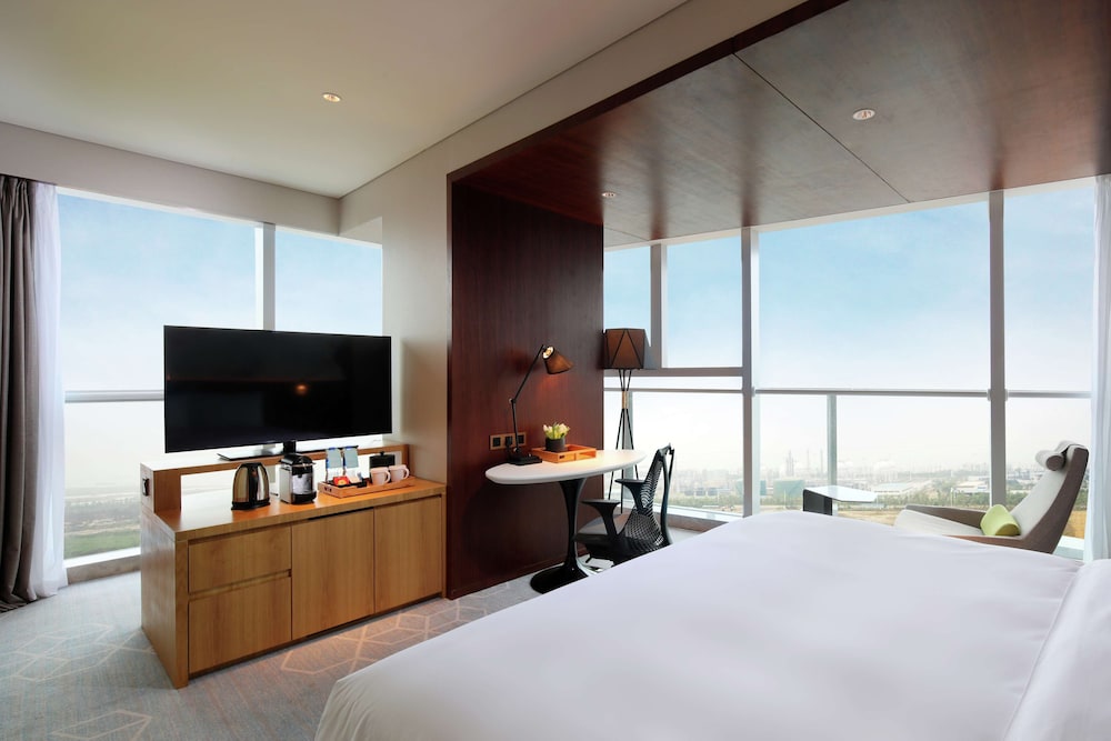 غرفة بريميوم بسرير كينج بإطلالة، Hilton Garden Inn Zhuhai Hengqin 2/5