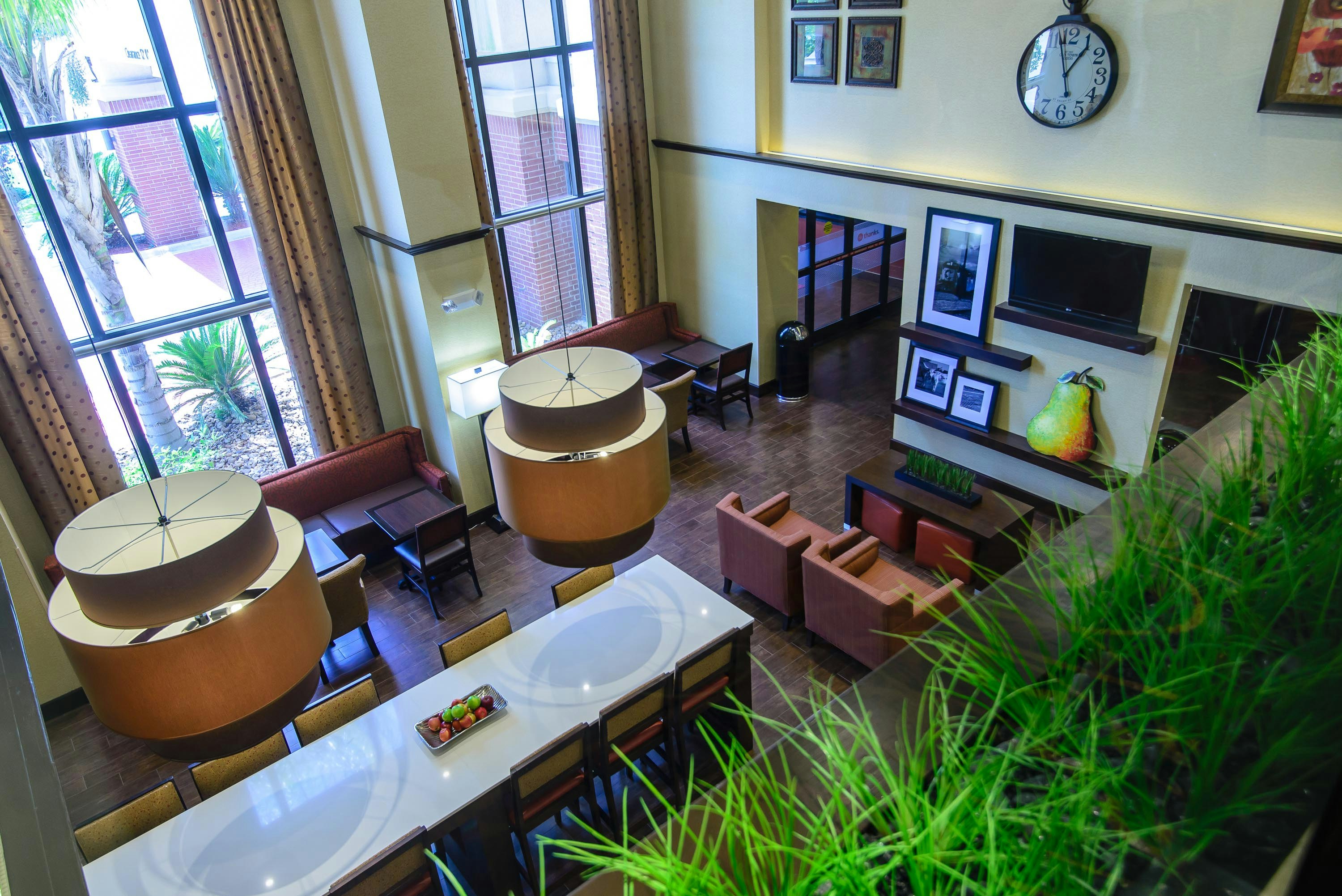 Hampton Inn Houston-Pearland 44/81