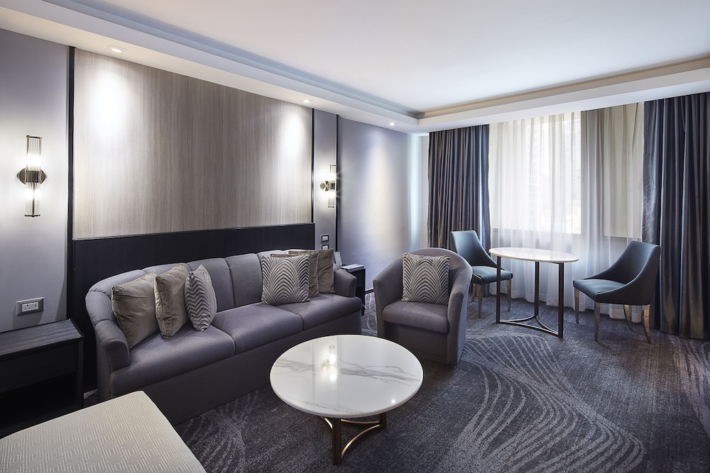 Grace Hotel 54/77