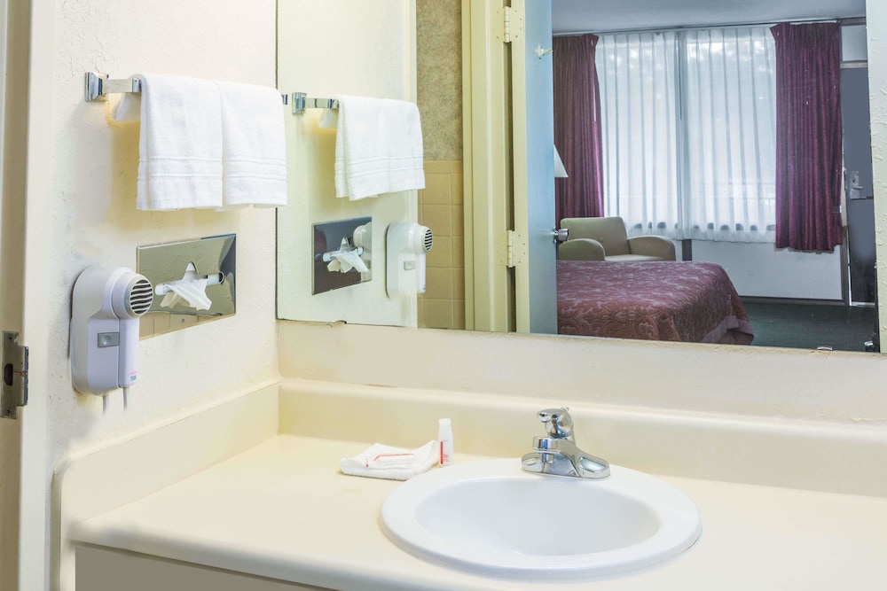 Days Inn by Wyndham Valdosta/Near Valdosta Mall 5/41