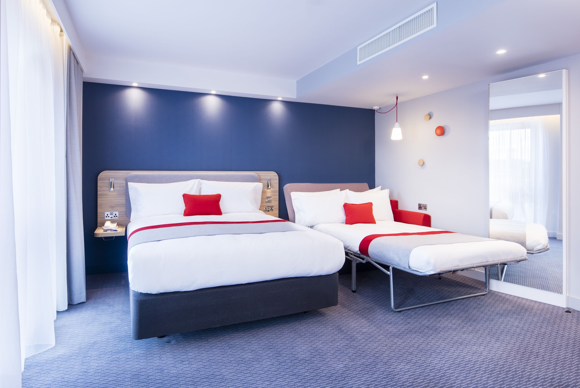 STANDARD, KING BED, SOFA