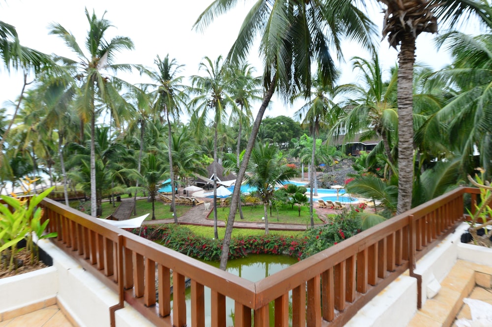Diani Reef Beach Resort and Spa in Gombato Bongwe ward
