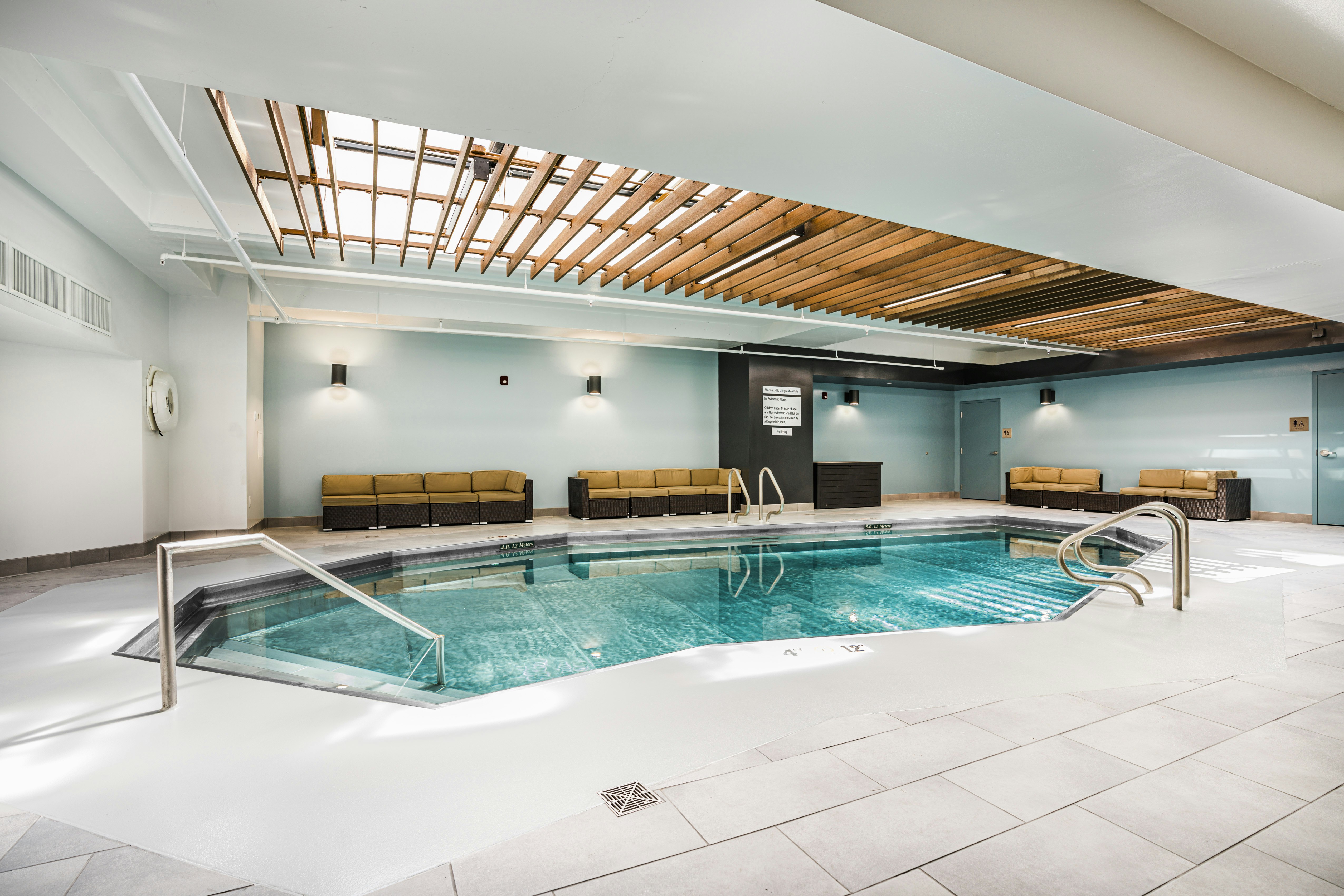 Embassy Suites Indianapolis Downtown 28/75