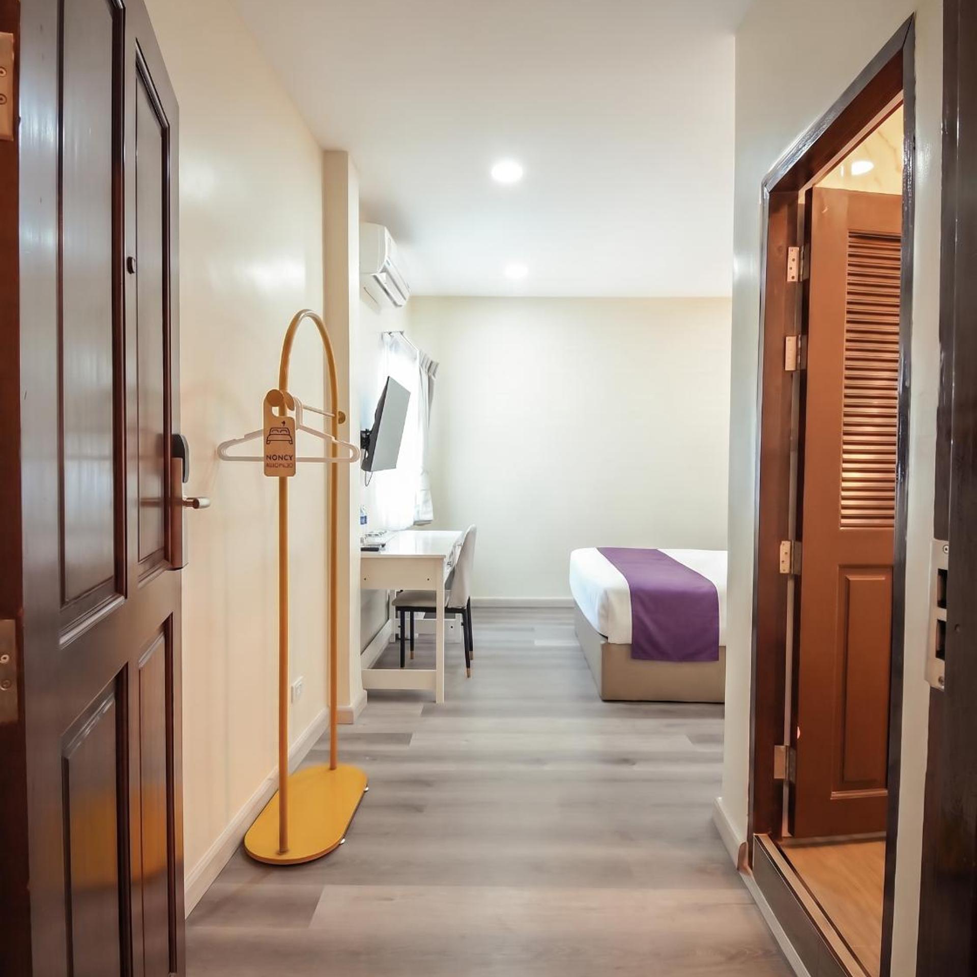 Sri Krungthep Hotel 77/77