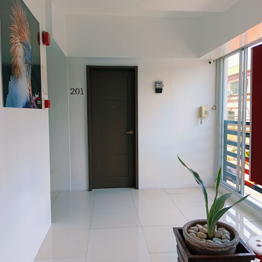 The Strand Suites And Dormitel 12/48