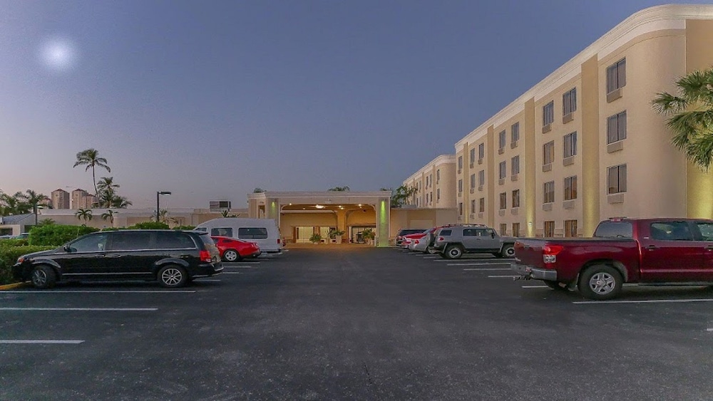 Holiday Inn Fort Myers - Downtown Area an IHG Hotel (ex. The Edison at Midtown) 54/58