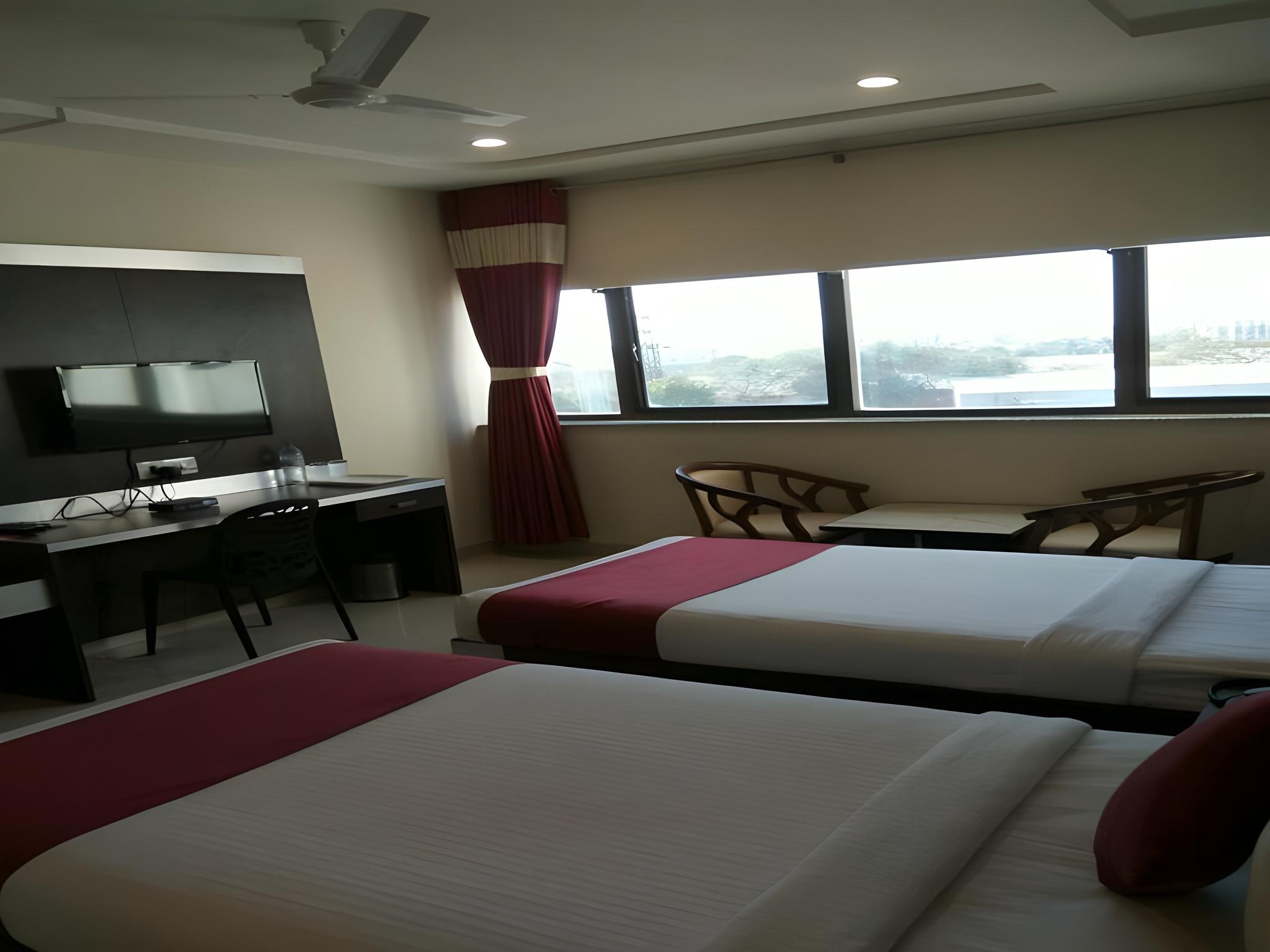 Deluxe, Twin Beds