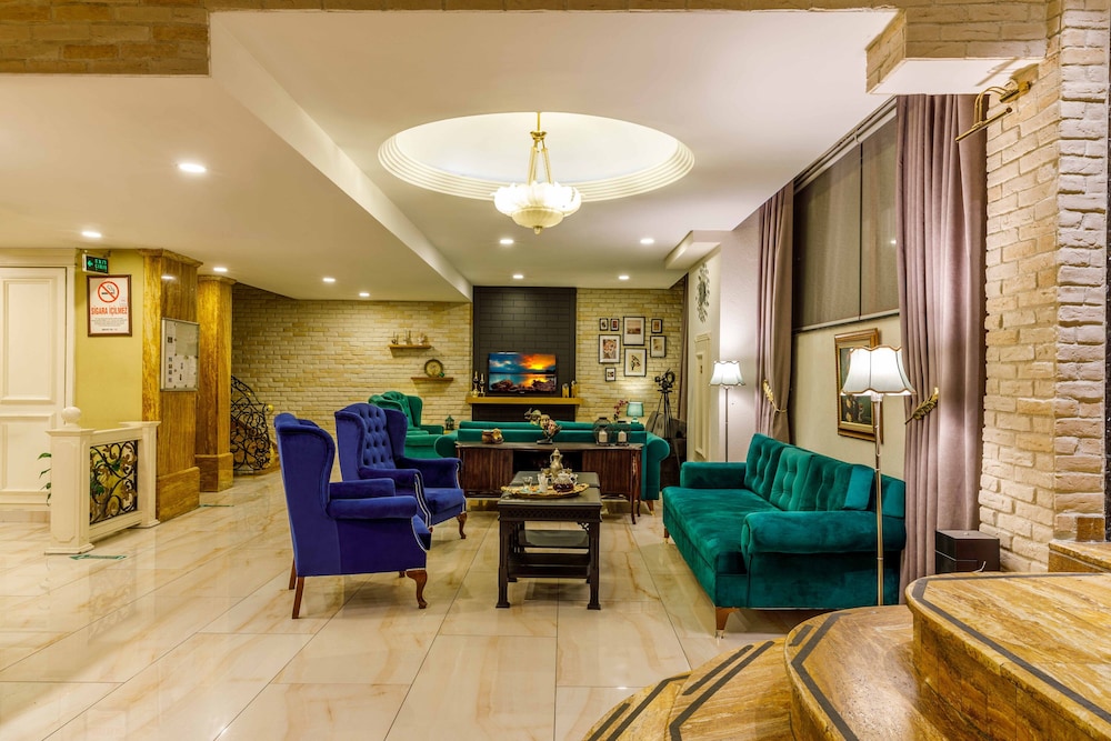 Golden Crown Hotel 45/66