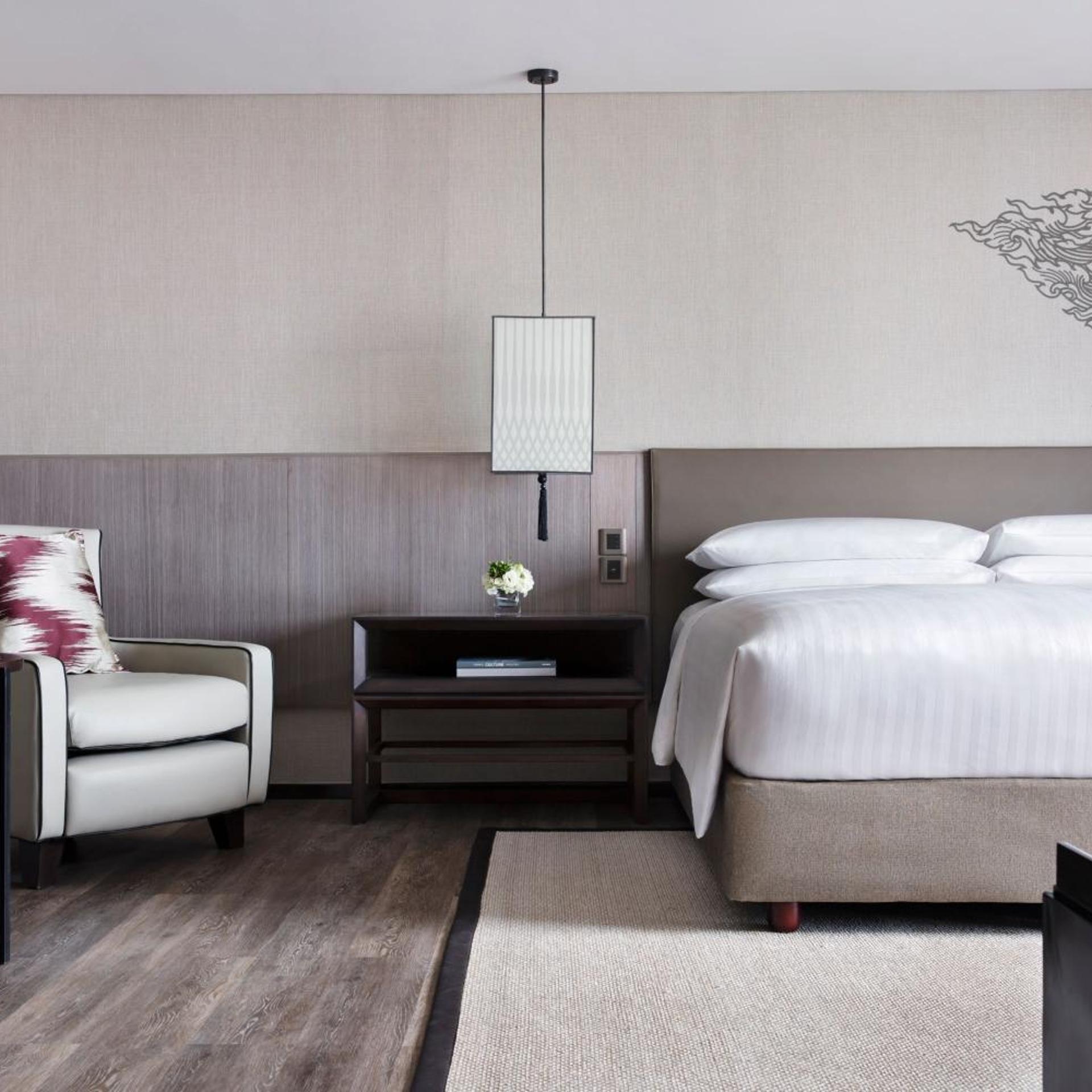 2 Bedrooms, Connecting, Family Suite, Suite, Club Lounge Access