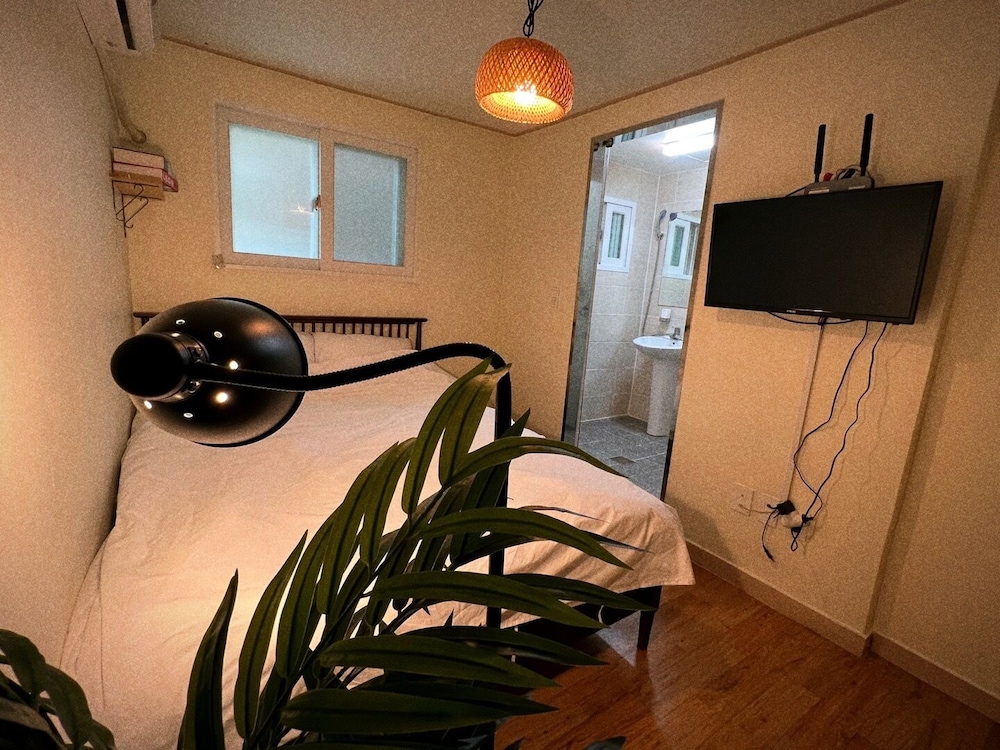 JNINE Guest House 37/59