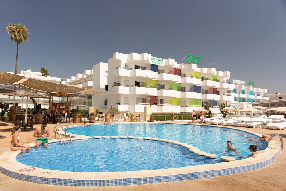 Ibiza Jet Apartamentos - Adults Only in SANT JOSEP DE SA TALAIA