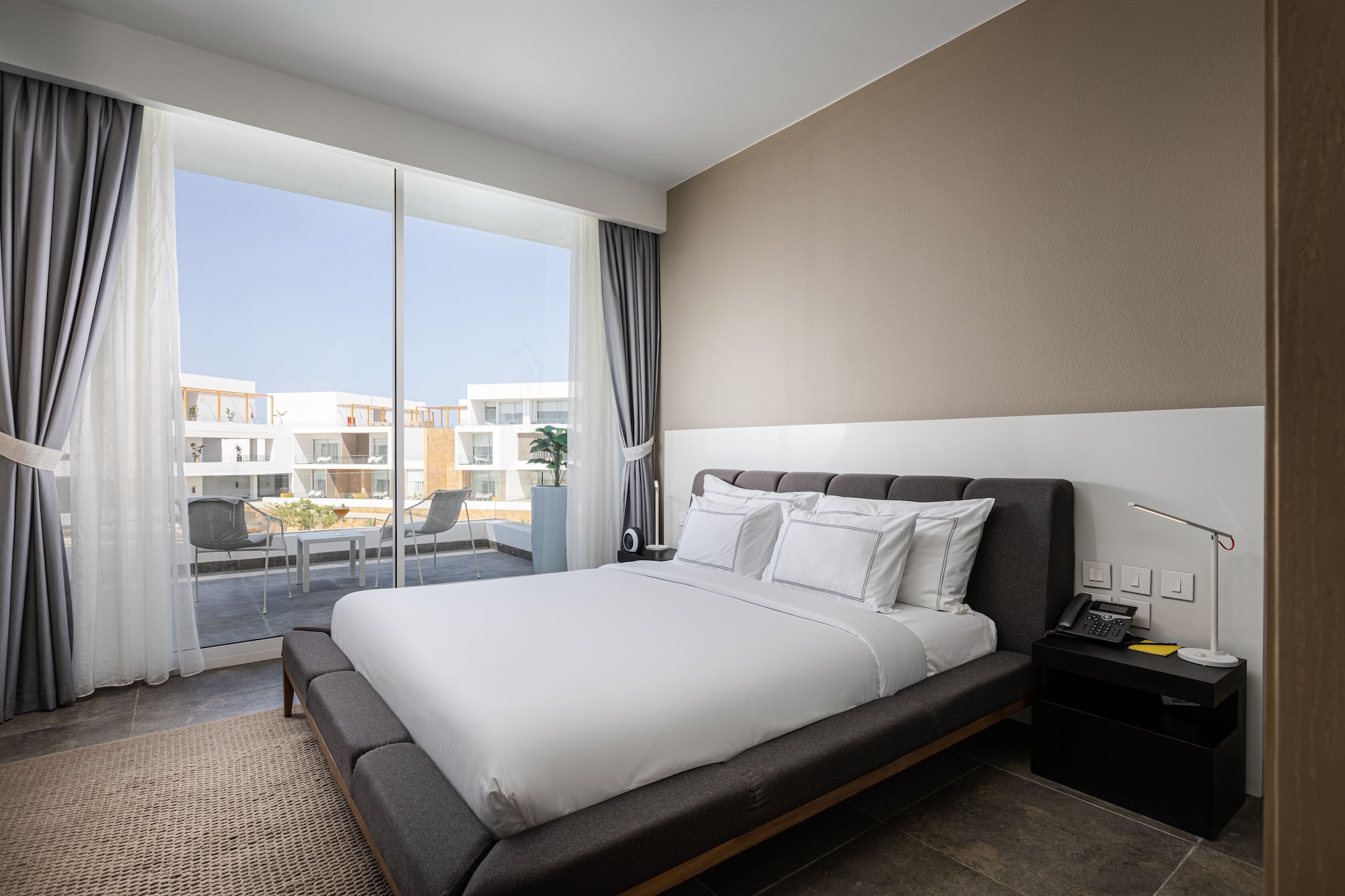 Loft, G, King Bed, Pool View