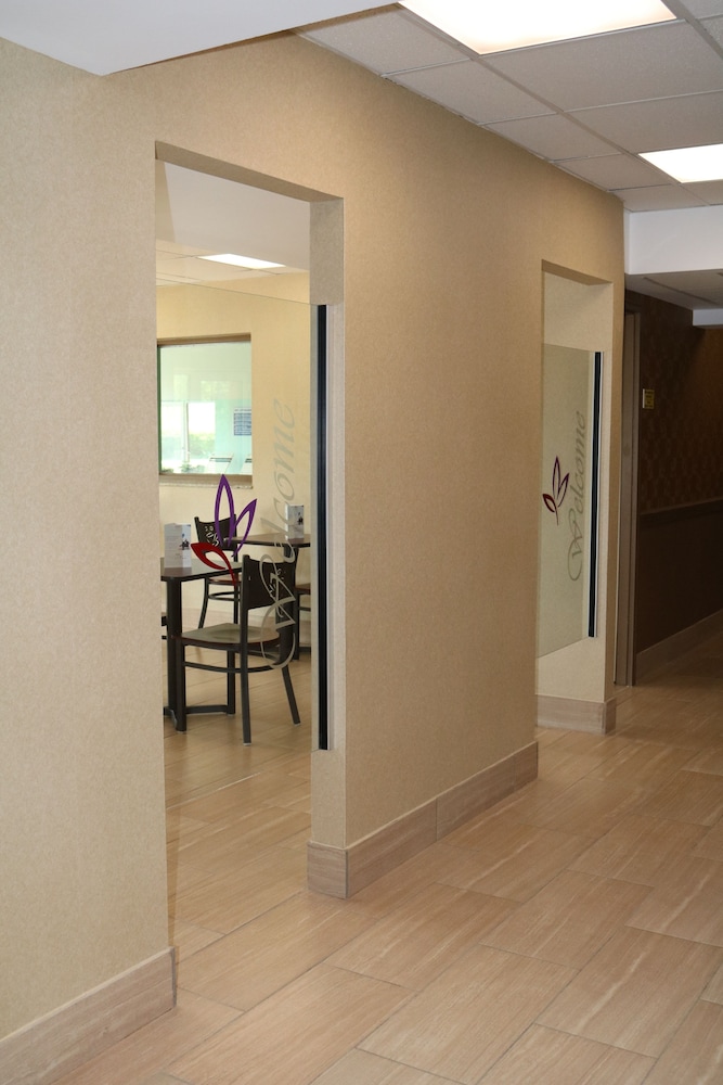 Super 8 by Wyndham Plattsburgh 26/38