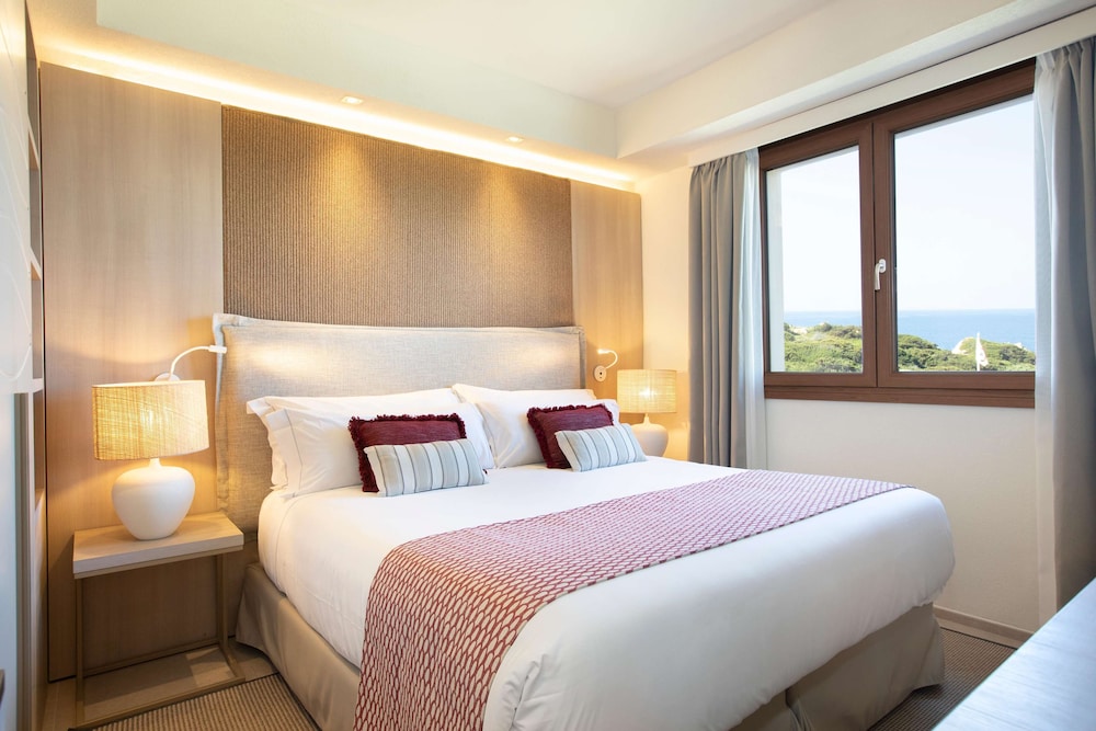 DELUXE, KING BED, SEA VIEW