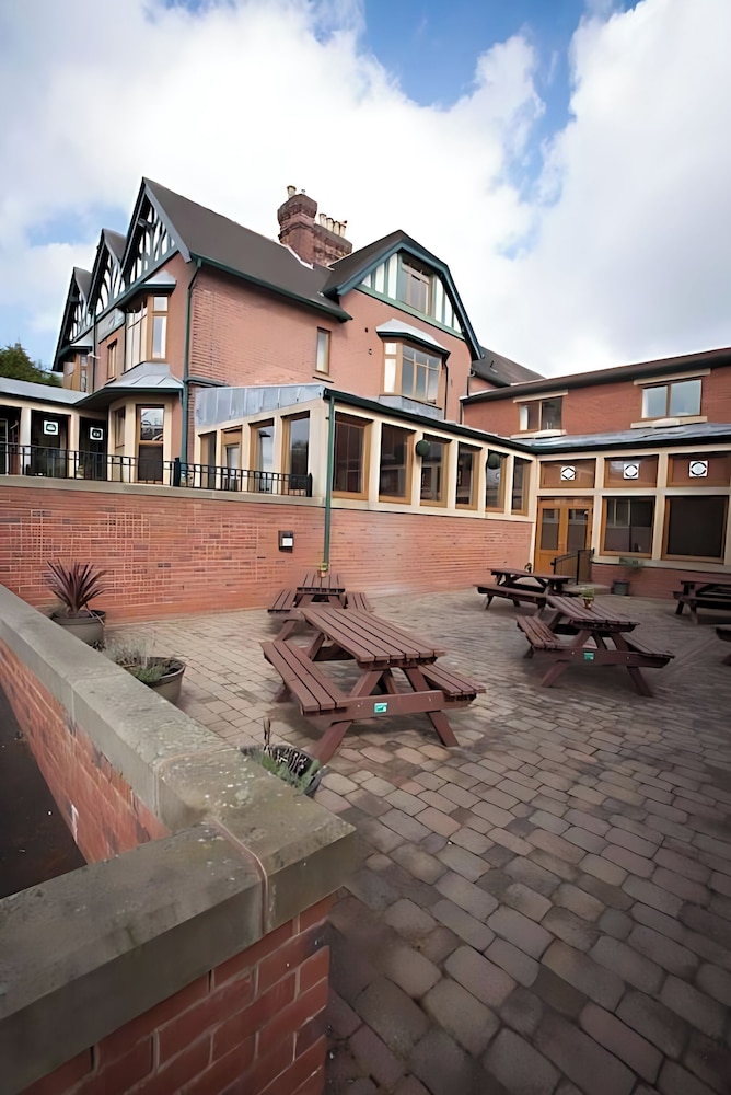 Staindrop Lodge Hotel 51/56