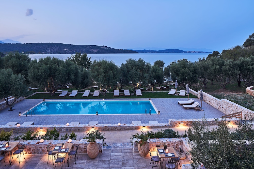 100 Rizes Seaside Resort 34/78