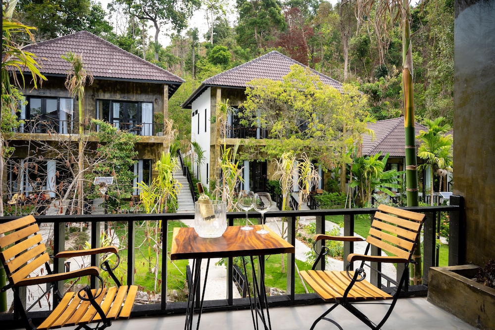 Koh Rong Hill Beach Resort 5/63