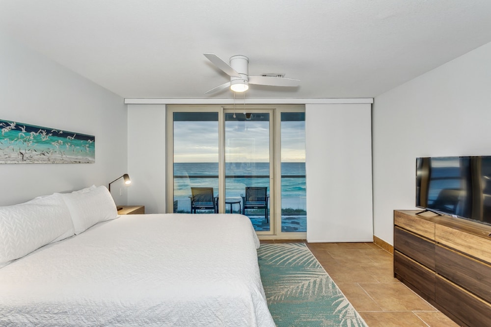 2 Bedrooms, Condo, King and Queen Bed, Beach Front