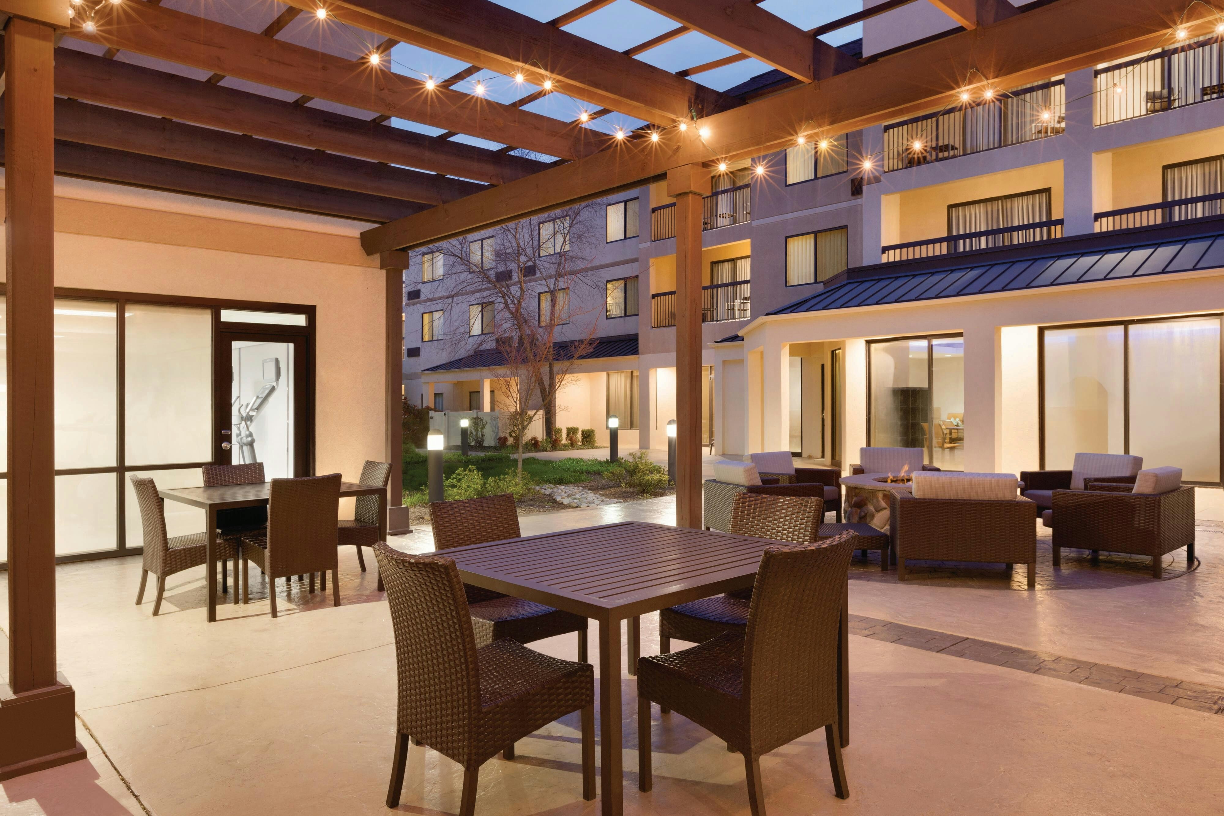 Courtyard by Marriott Charlotte Airport North 30/39