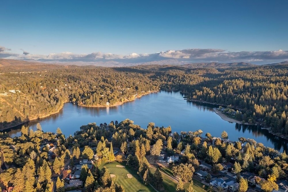Star of the Mountain - The Star of Your Vacation by Yosemite Region Resorts 23/35