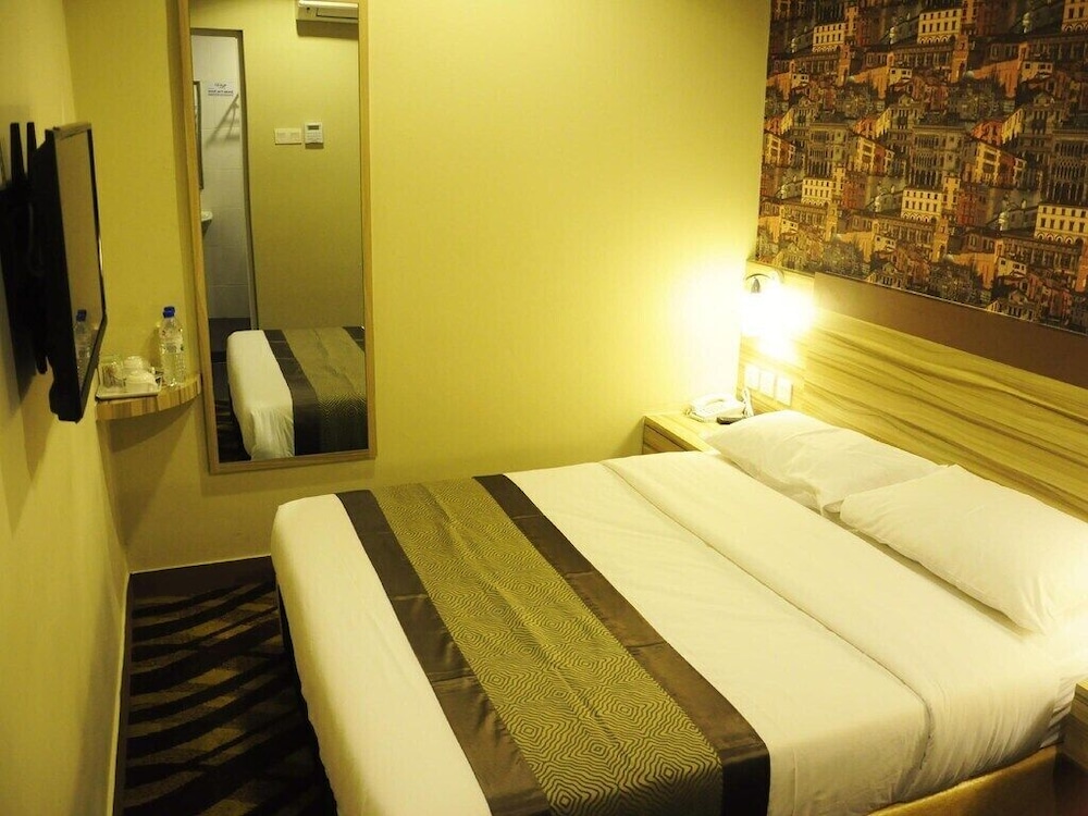 Hotel Zamburger Victory City 18/30