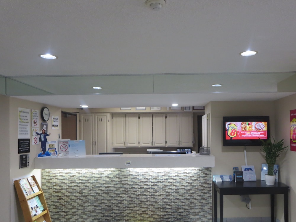 Super 8 by Wyndham Mundelein/Libertyville Area 6/45