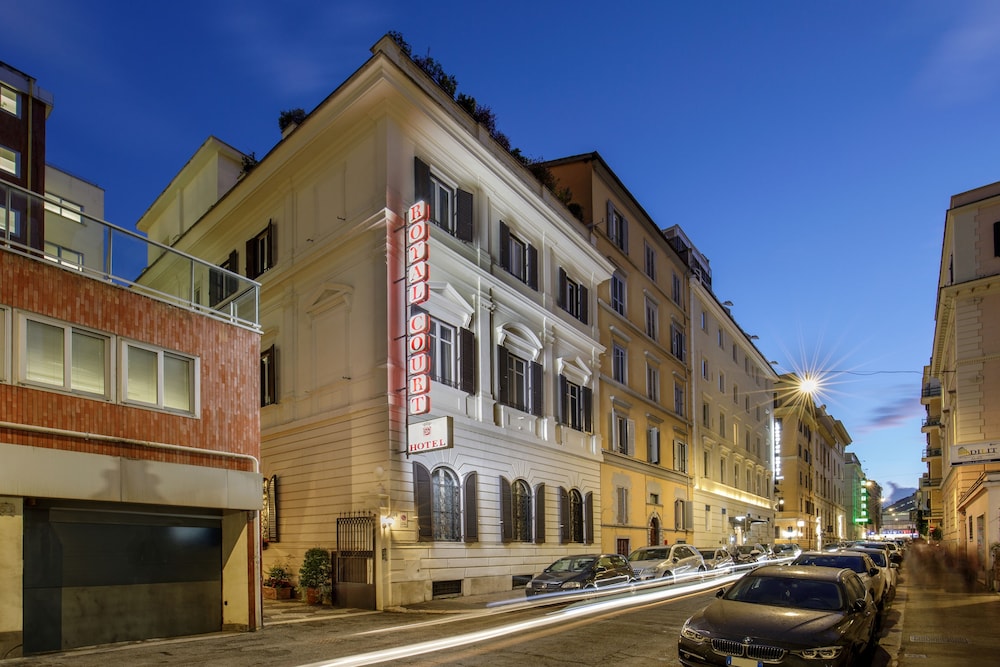 Royal Court Hotel 56/63