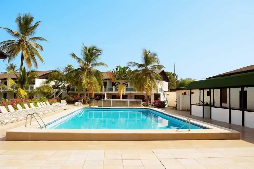 Bungalow Beach Hotel 53/58