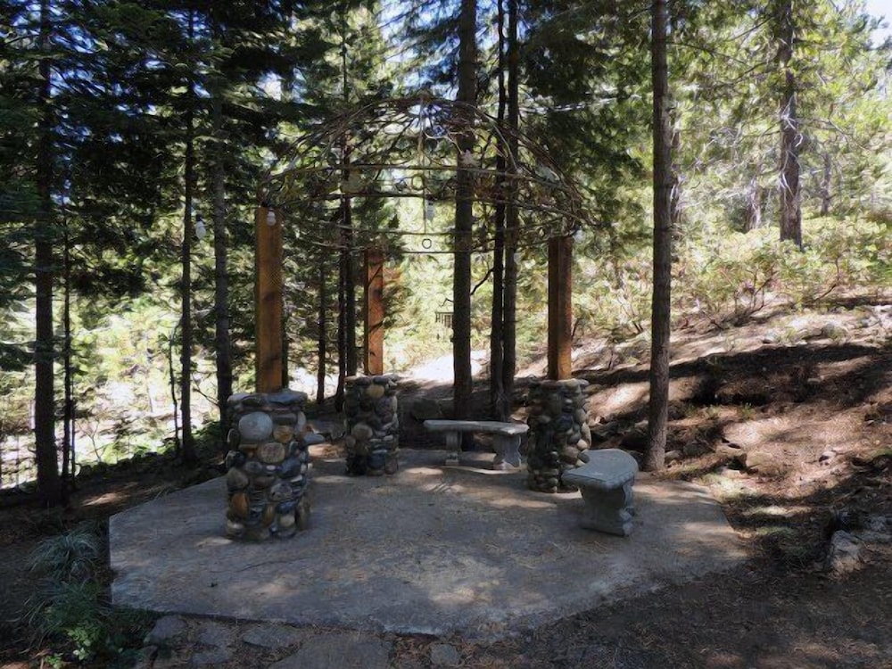 Shaver Lake Village Hotel 21/50