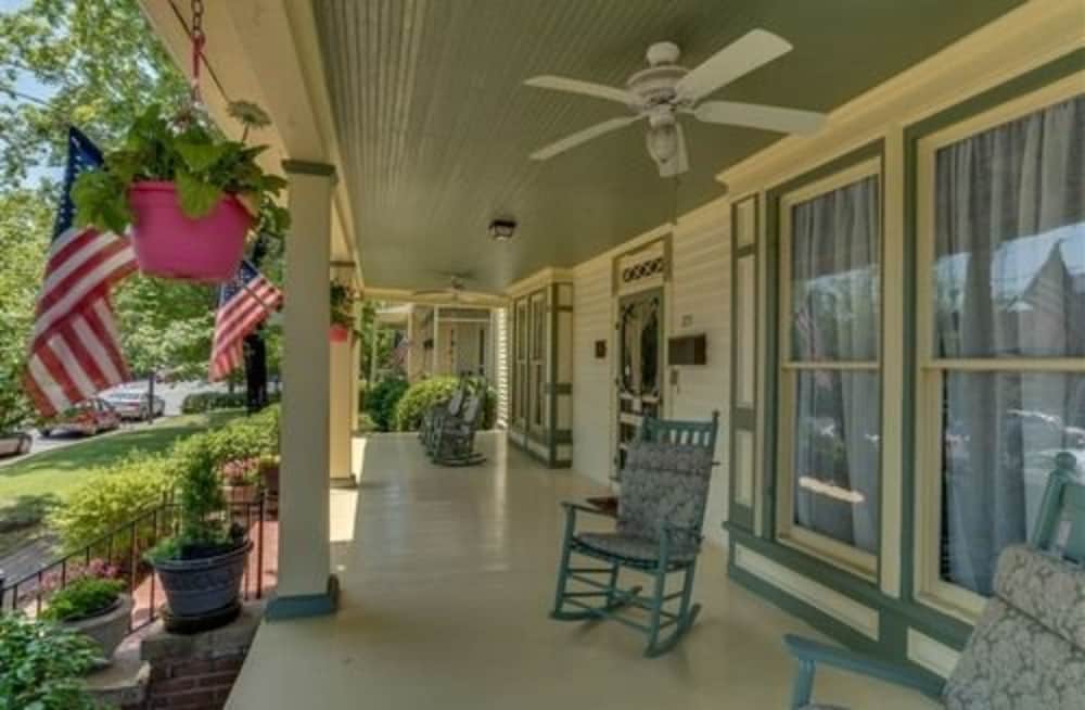 Carrier Houses Bed and Breakfast 31/60