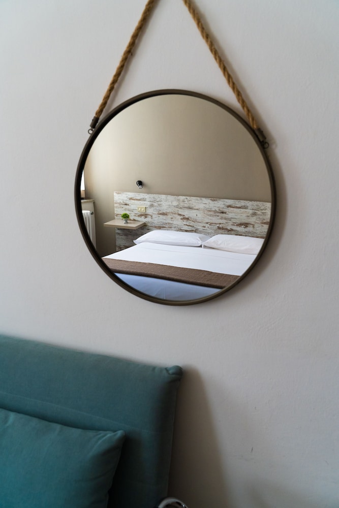 HOTEL MOM ASSISI 20/50