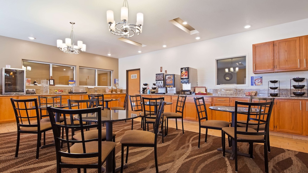 Best Western Firestone Inn & Suites 25/34