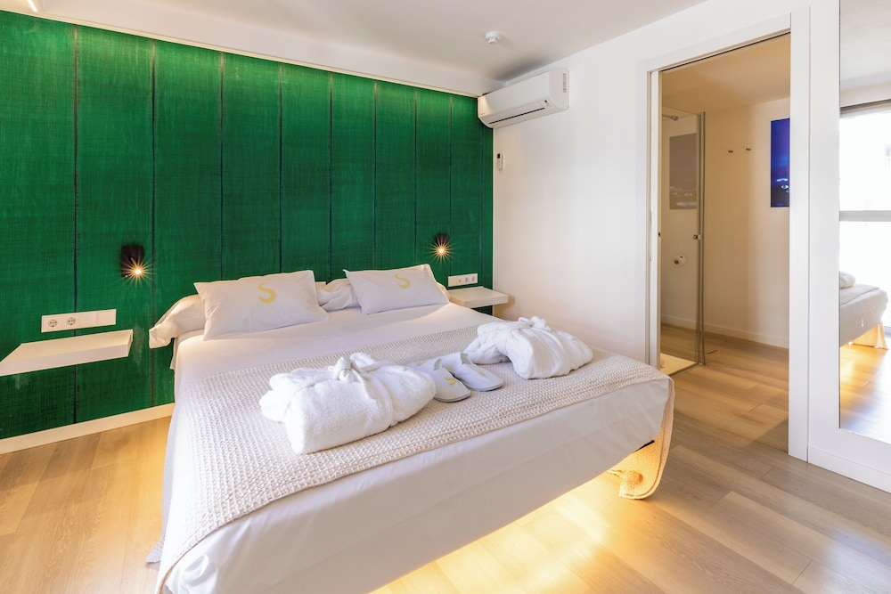 2 BEDROOMS, GRAND, SUITE, TERRACE