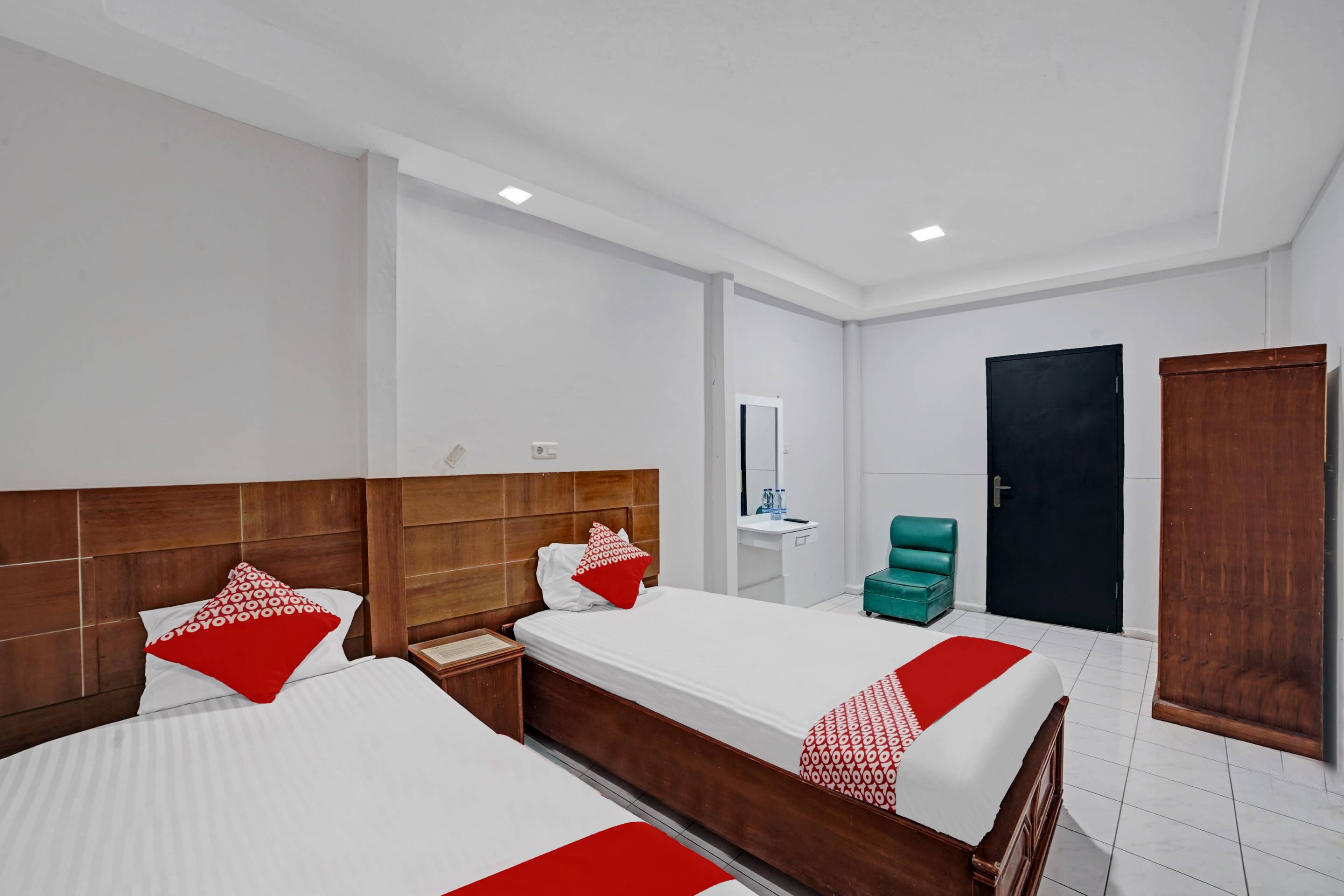 Room, Twin Beds