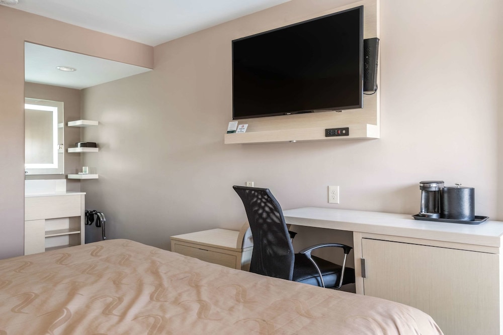 Signature Inn Berkeley 29/50
