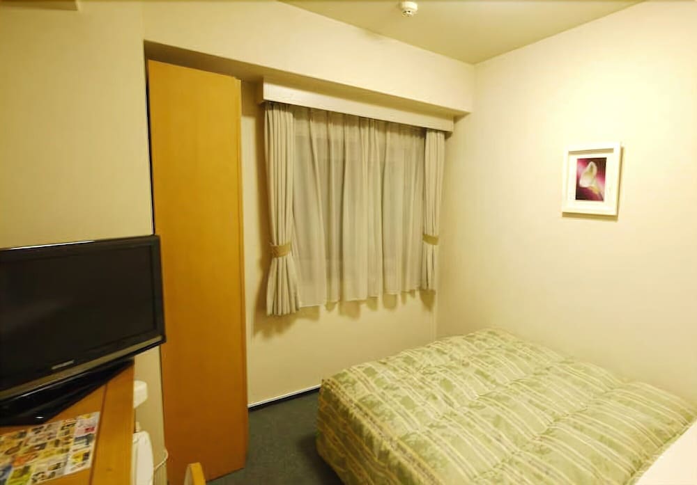 ROOM, SINGLE