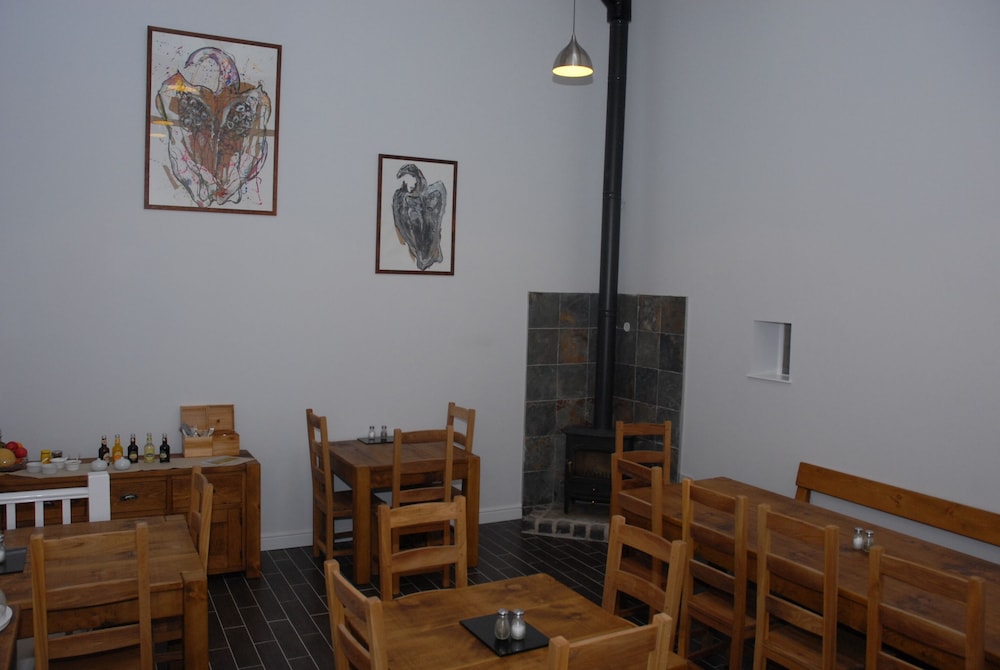 Rushop Hall 24/45