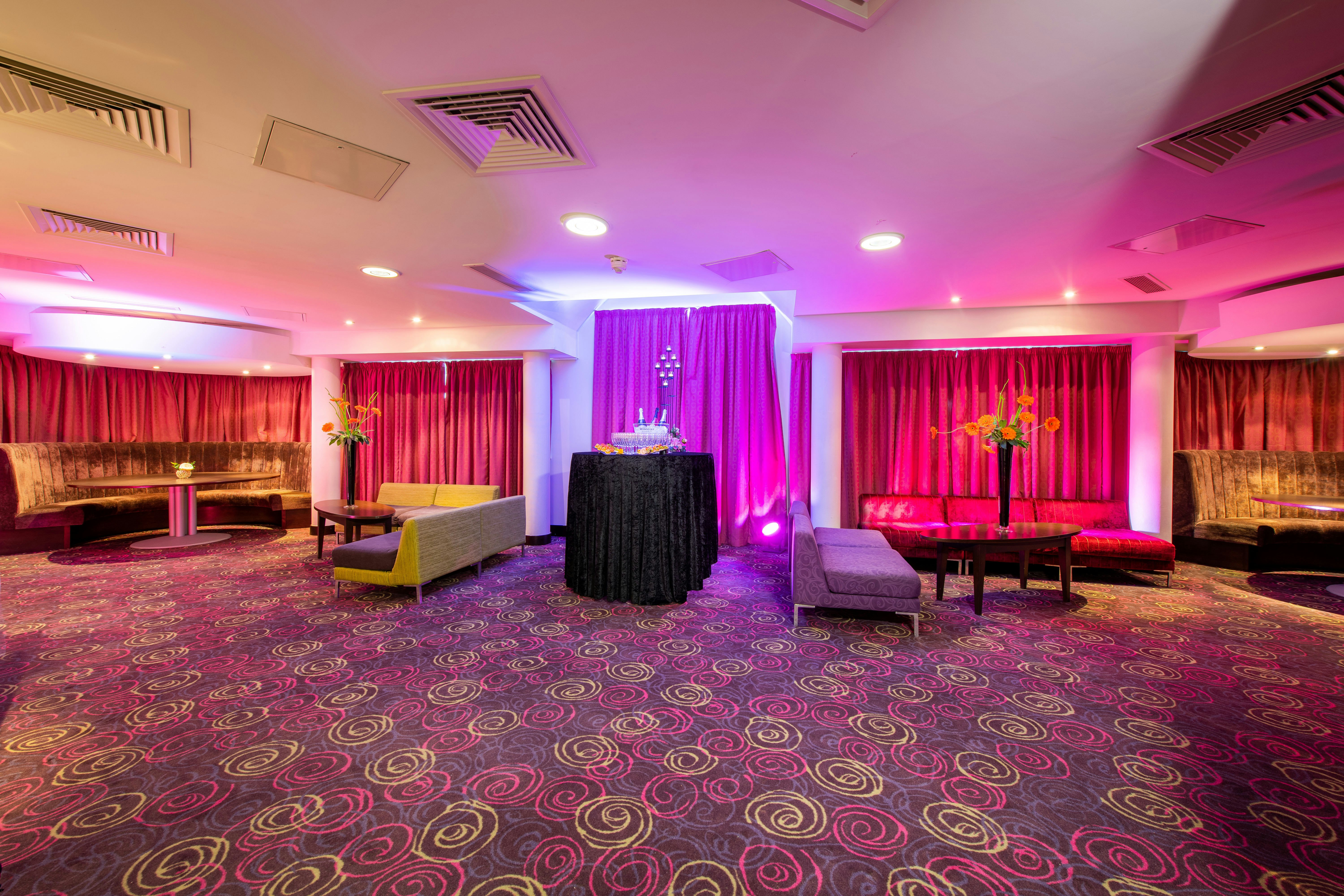 DOUBLETREE BY HILTON HOTEL LONDON HEATHROW AIRPORT 25/26