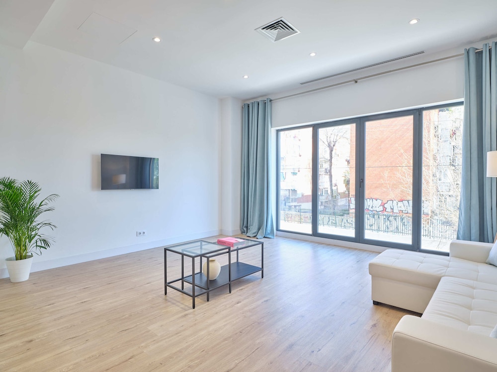 Paseo Suites Hotel 33/47