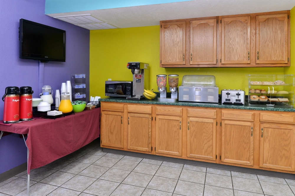 Americas Best Value Inn Seymour 9/26