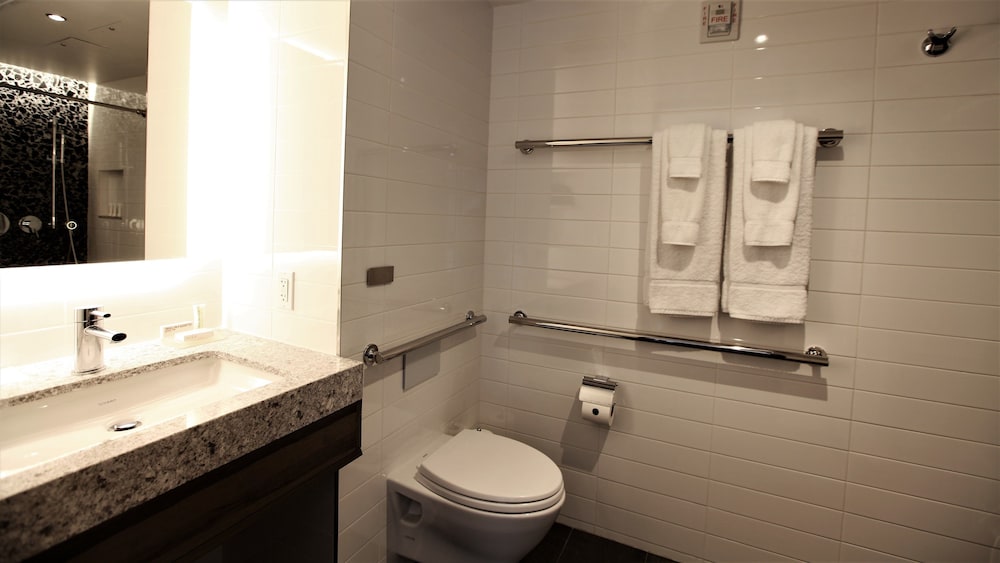 SUPERIOR, QUEEN BED, ACCESSIBLE