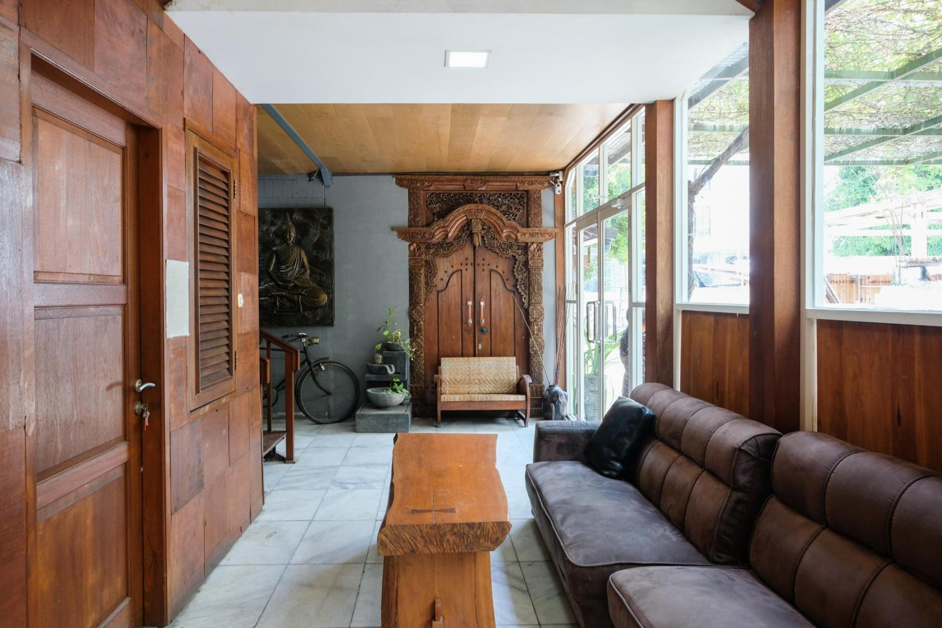 OYO 4016 Tan Jokteng Guest House 34/51