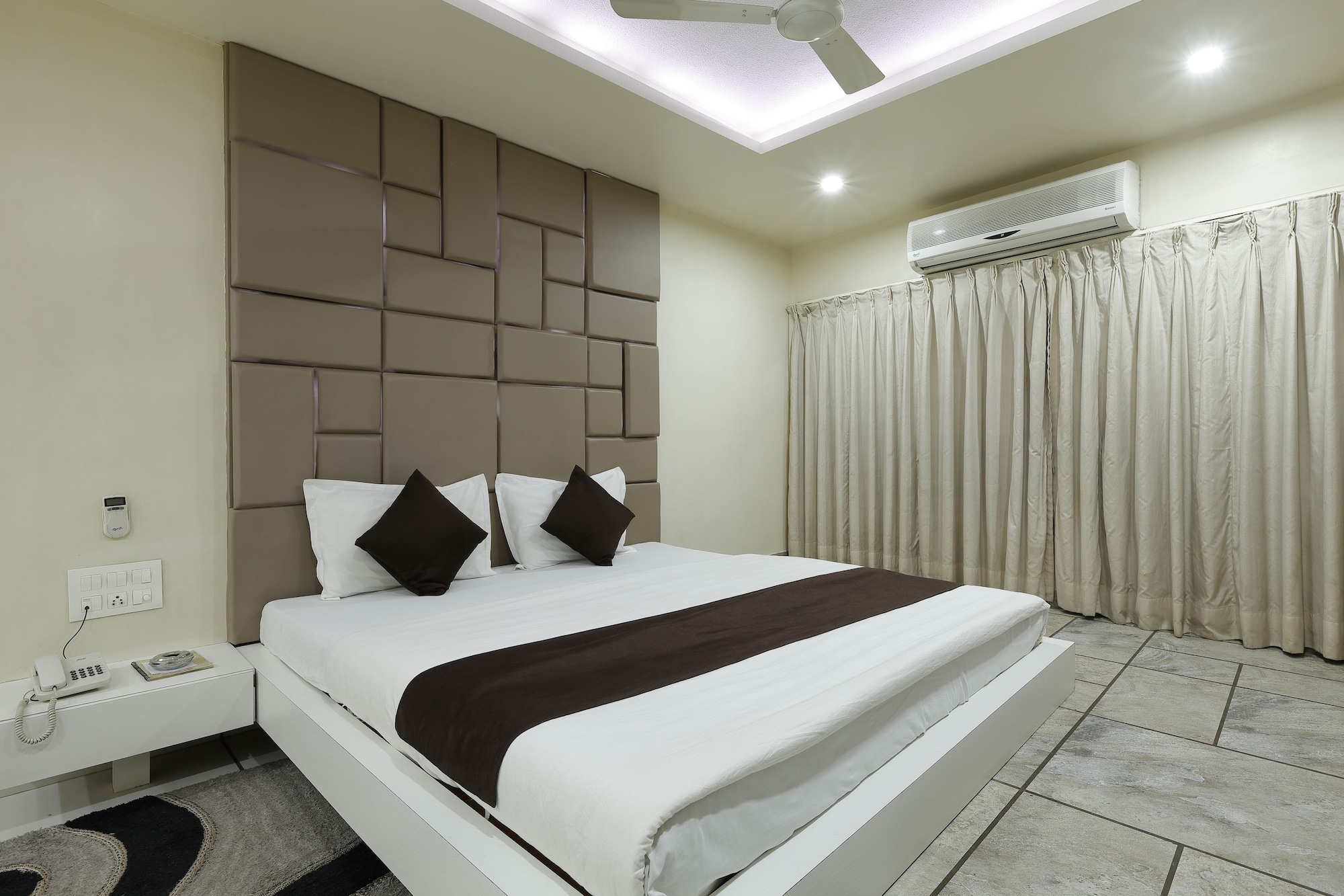 1 BEDROOM, EXECUTIVE, DOUBLE OR TWIN BED