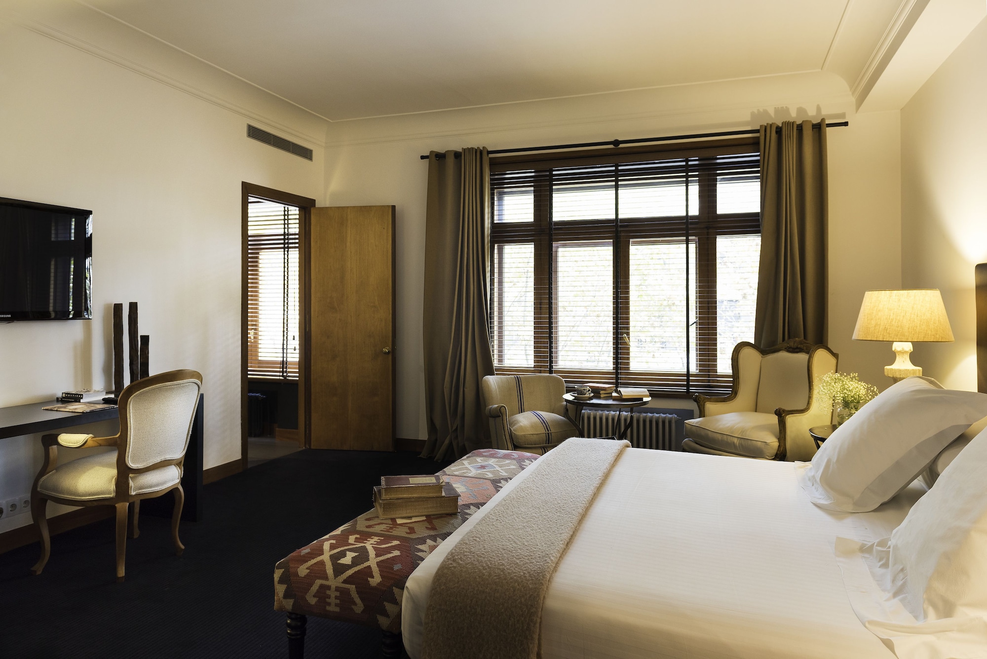 SUPERIOR, DOUBLE BED