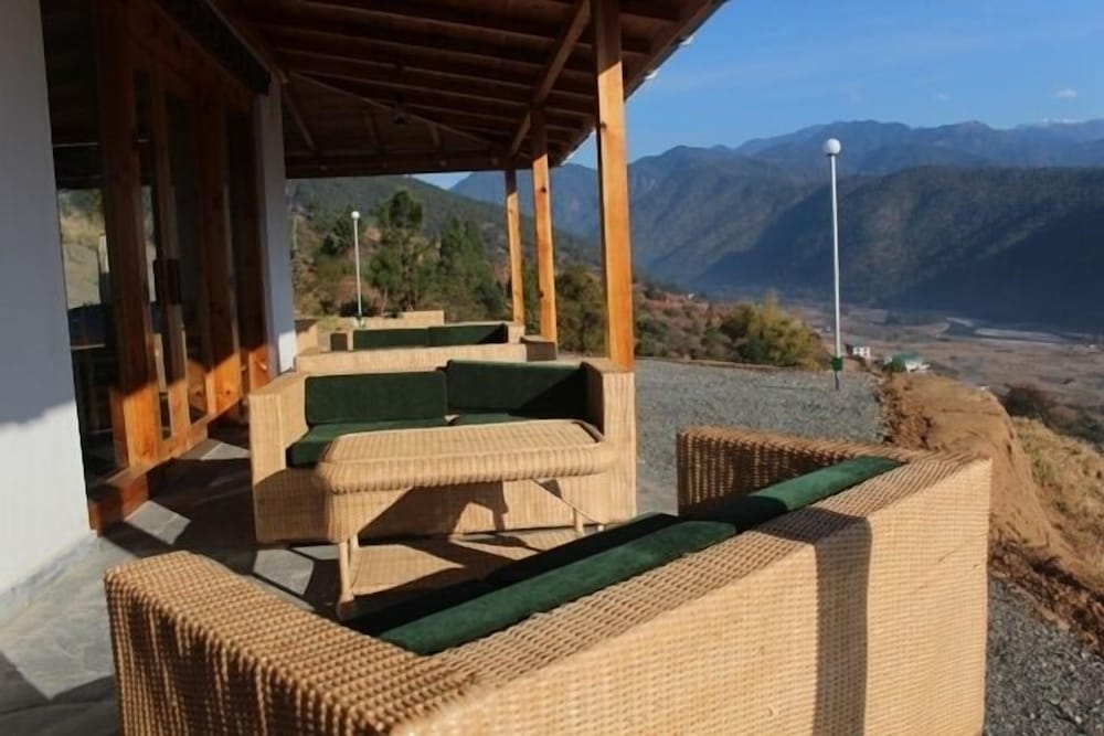 ZHINGKHAM RESORT 20/30