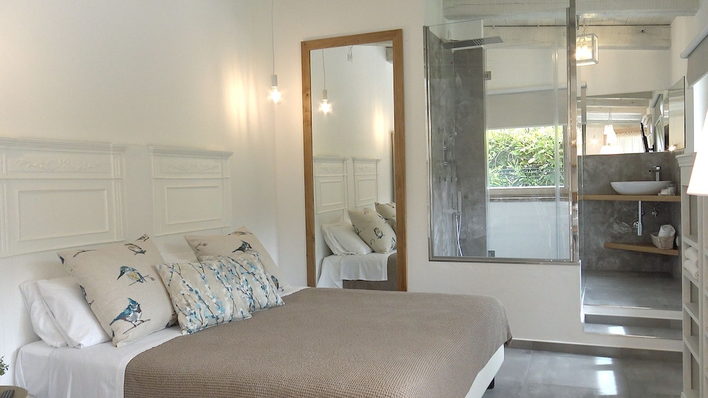 Superior, Apartment, King Bed, Courtyard View, Annex