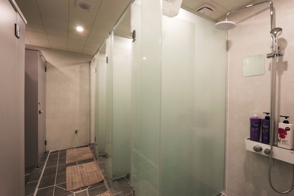 Blueboat Hostel Jeonju 57/59