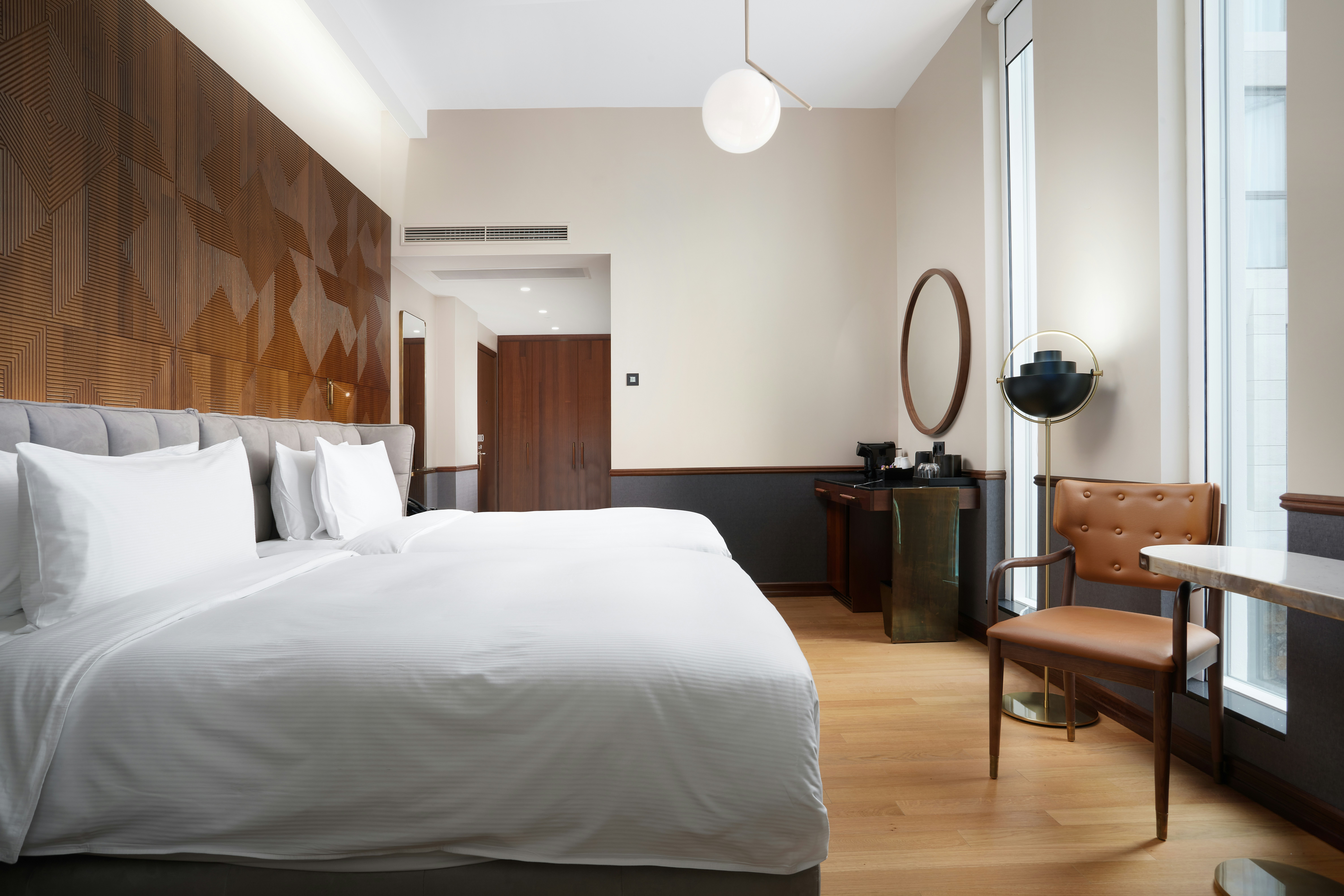 DELUXE, TWIN BEDS