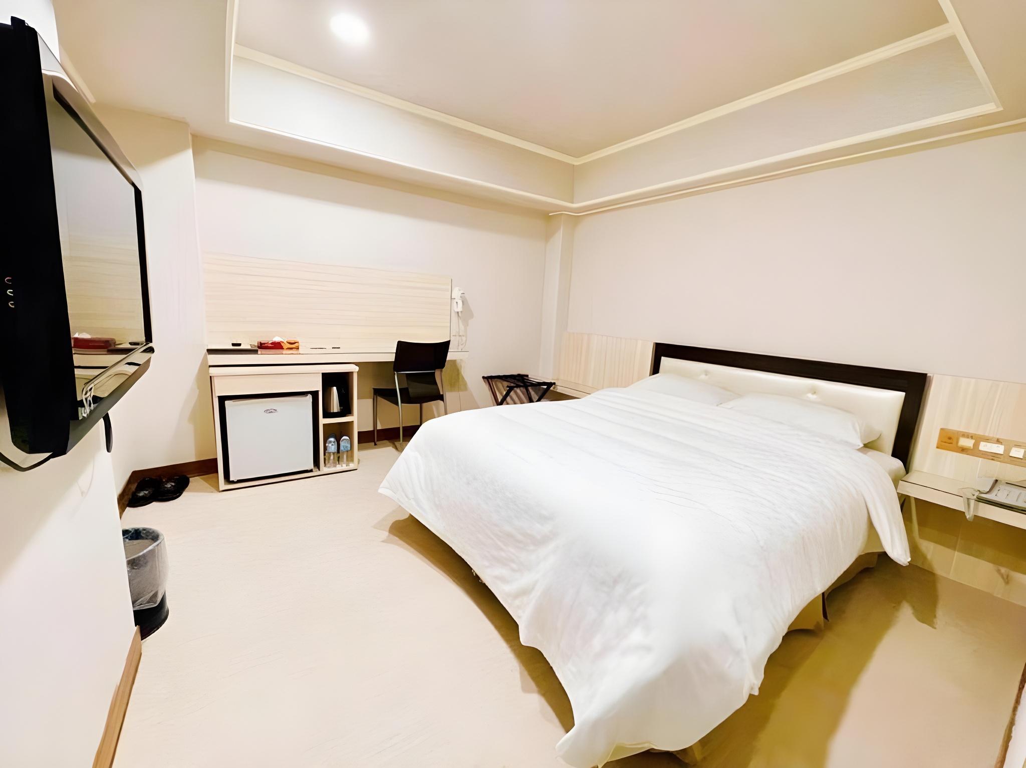 Classic, Suite, Double Bed, No Window