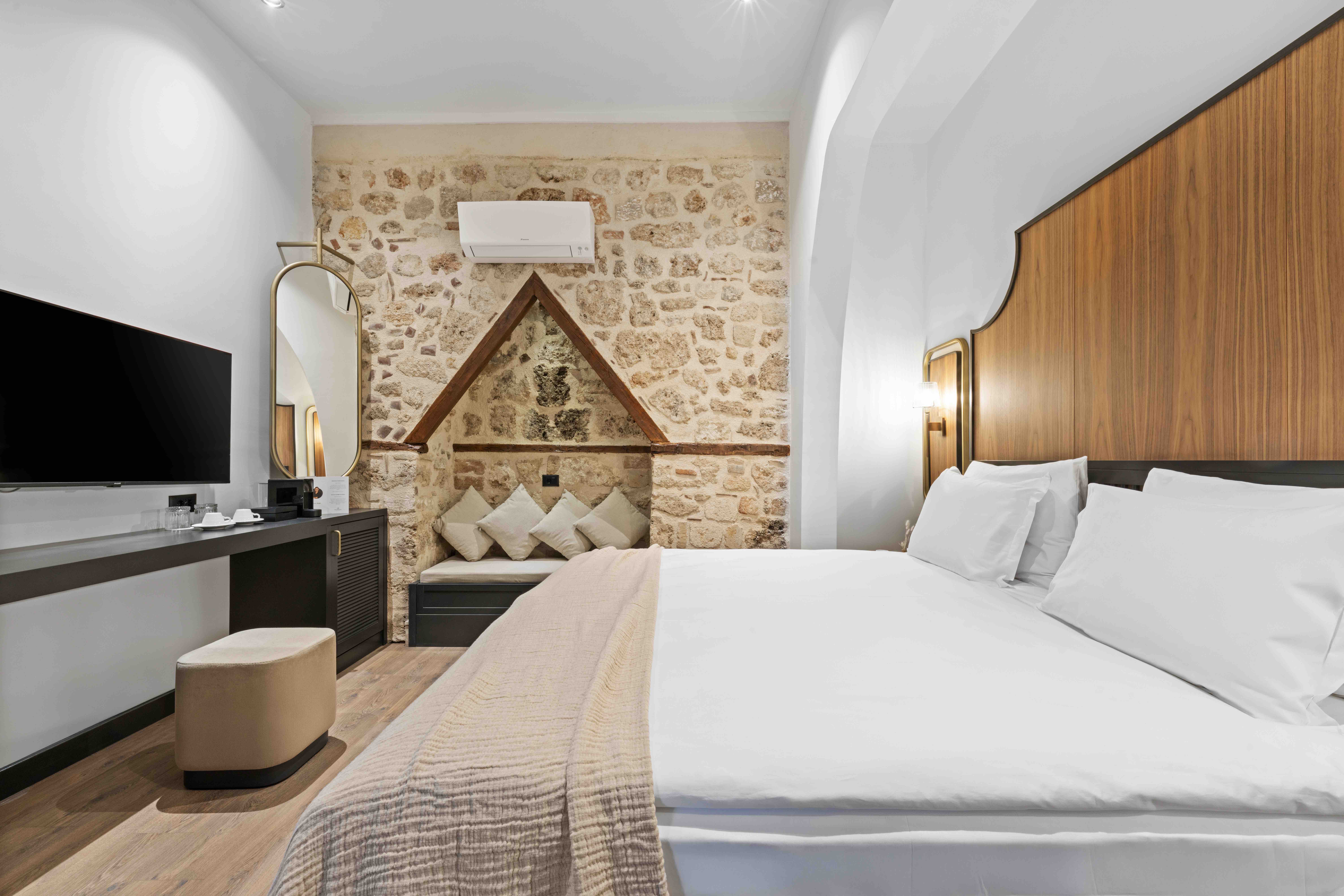 Grand, Hare, Suite, Hot Tub, Terrace